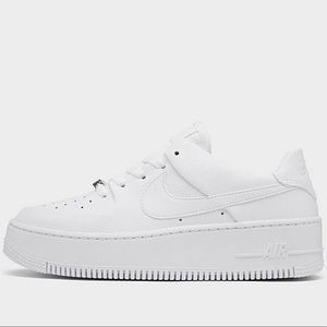 WOMEN'S NIKE AIR FORCE 1 SAGE XX LOW CASUAL SHOES